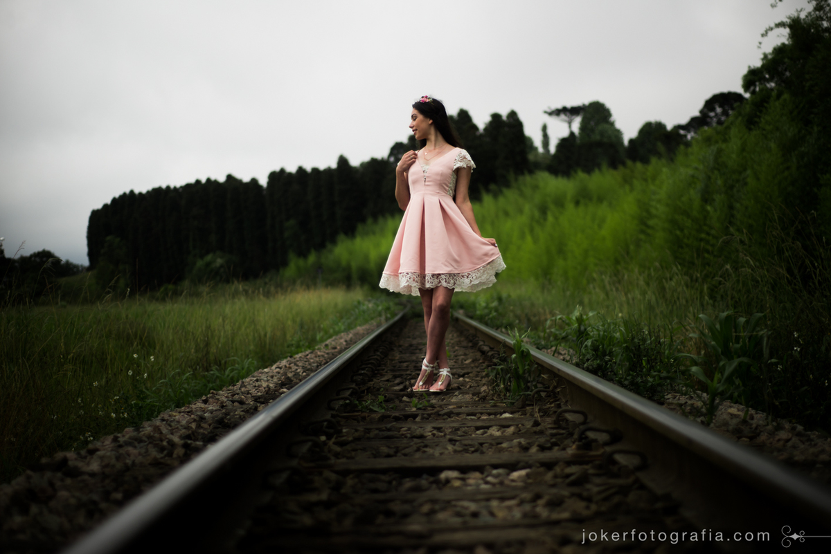 lugares em curitiba para fazer seu ensaio de 15 anos com trilhos de trem