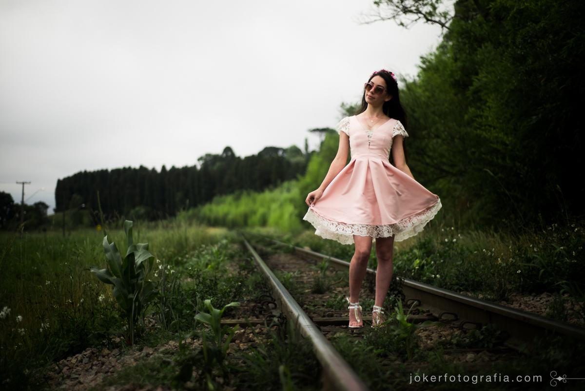 ensaio de 15 anos no trilho de trem