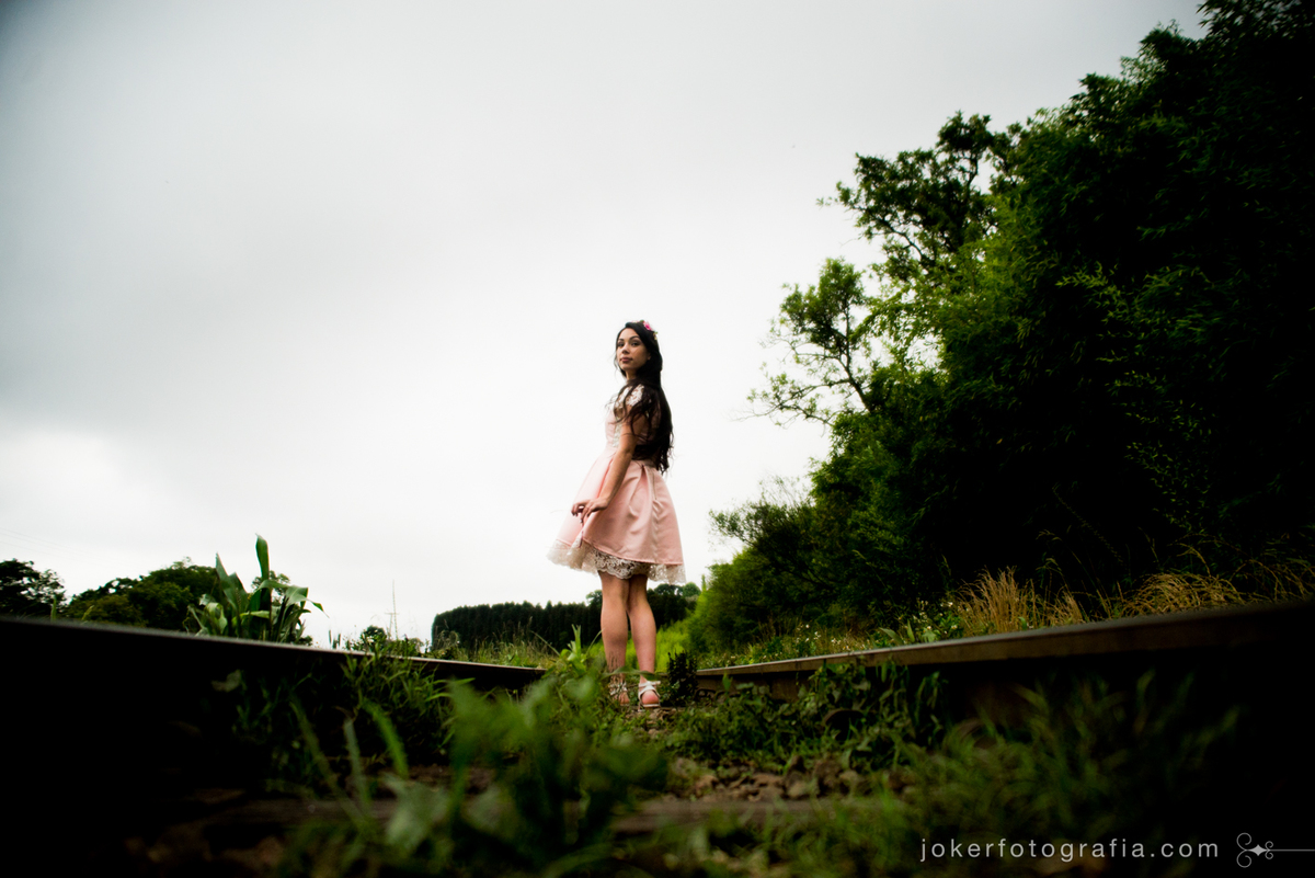 book de 15 anos no trilho de trem