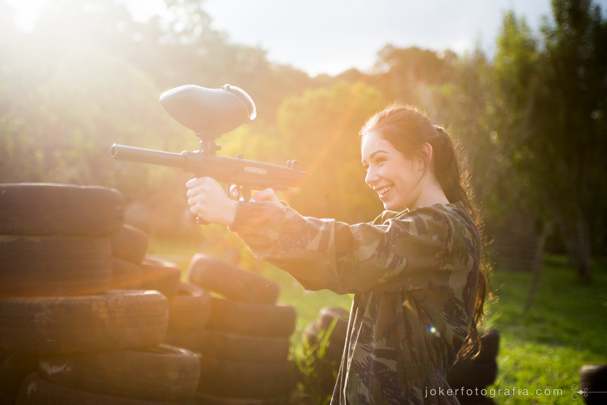 book de 15 anos no campo de paintball debutante diferente