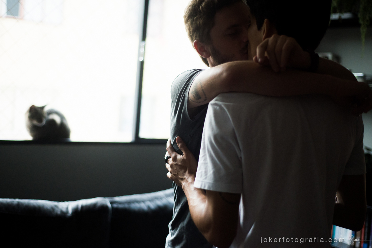 ensaio fotográfico de casal homo no estilo lifestyle em curitiba