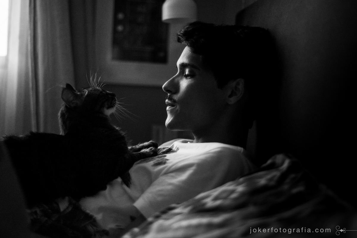 ensaio fotográfico estilo tumblr em casa com os gatos