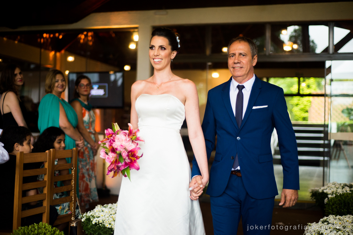 entrada da noiva com o pai na chácara villa dei nonni cerimonial duciara povh tedesco