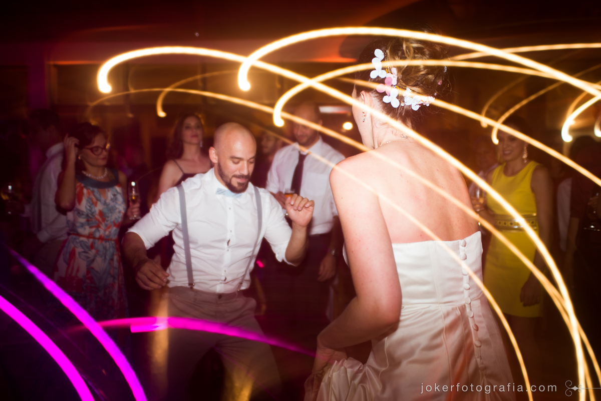 melhor fotógrafo de casamento de curitiba faz fotos diferentes na pista de dança