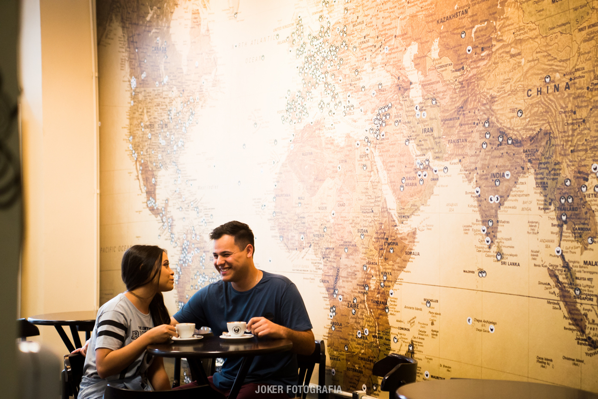 ensaio pre wedding no café catedral feito pelos fotógrafos de curitiba joker