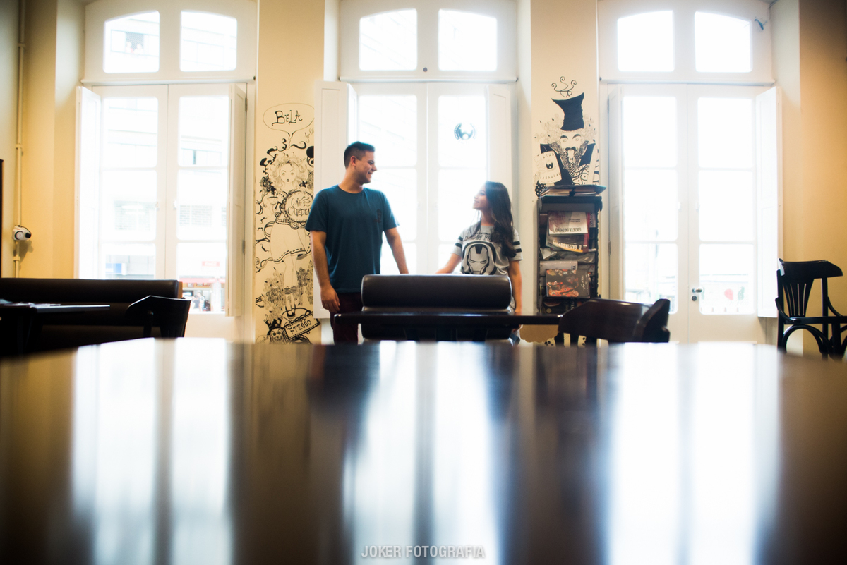 ensaio pre wedding no café catedral feito pelos fotógrafos de curitiba joker