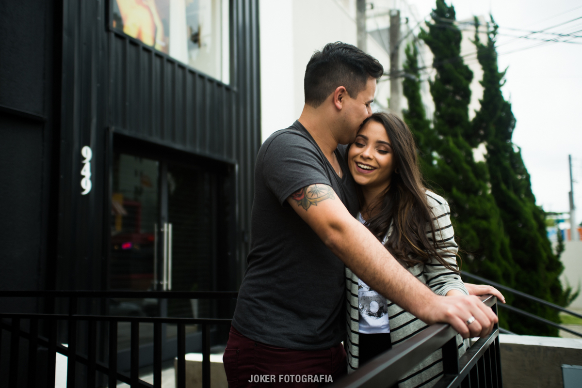 fotógrafo de casamento em curitiba faz ensaio urbano no orna café