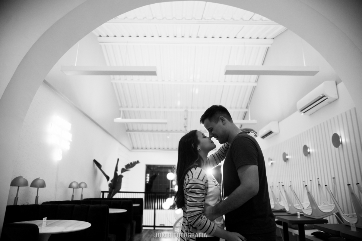 ensaio pre wedding no orna café feito pelos fotógrafos de curitiba joker