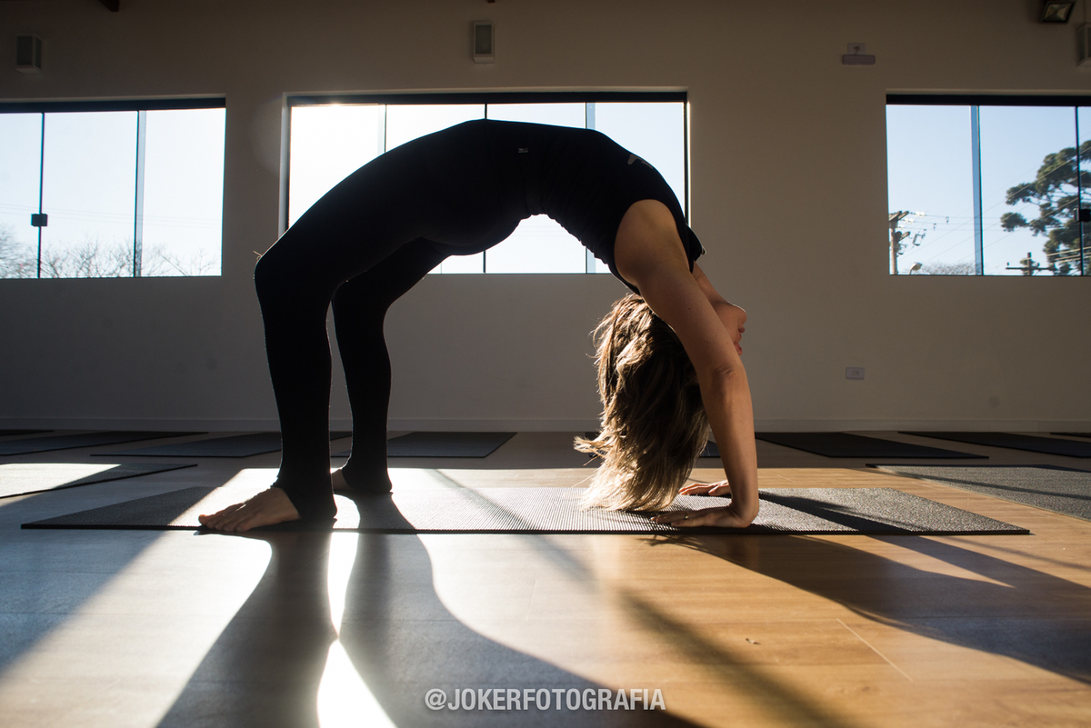 fotógrafo profissional de yoga em curitiba faz ensaios fotográficos para profissionais da área de educação física como forma de divulgação