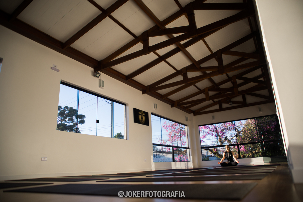 Luciana Rossi abre o novo studio de pilates e yoga em curitiba e tem os fotógrafos de ambientes e retratos do Joker Fotografia