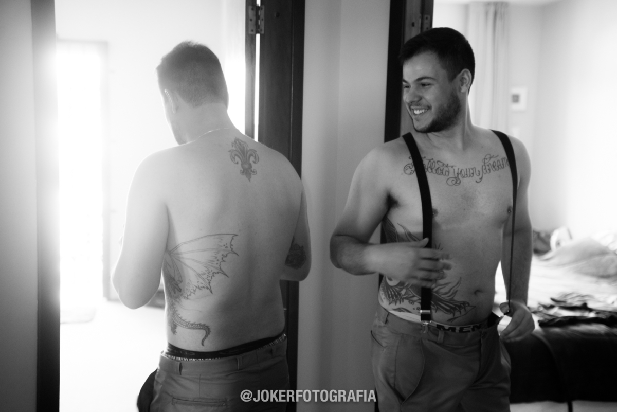 fotógrafo registra noivo e seu irmão gêmeo no dia do casamento em cenas divertidas