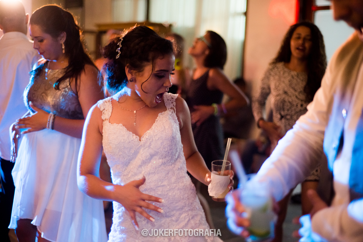 noiva cantando forró