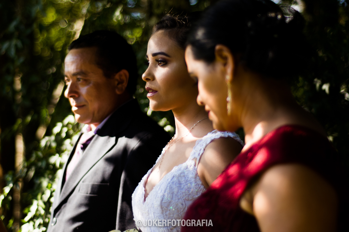fotógrafo registra a emoção minutos antes da entrada da noiva