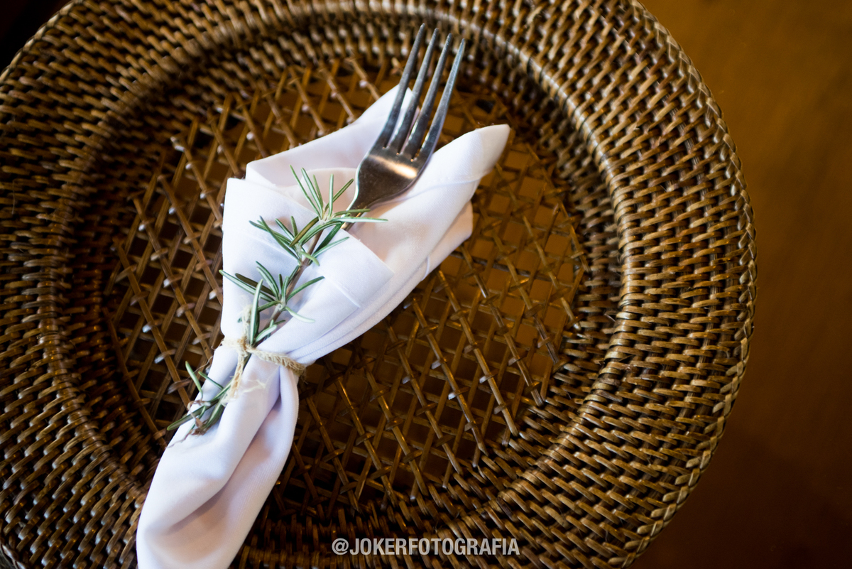 decoração rústica para casamentos ao ar livre com inspiração folk gypsy boho