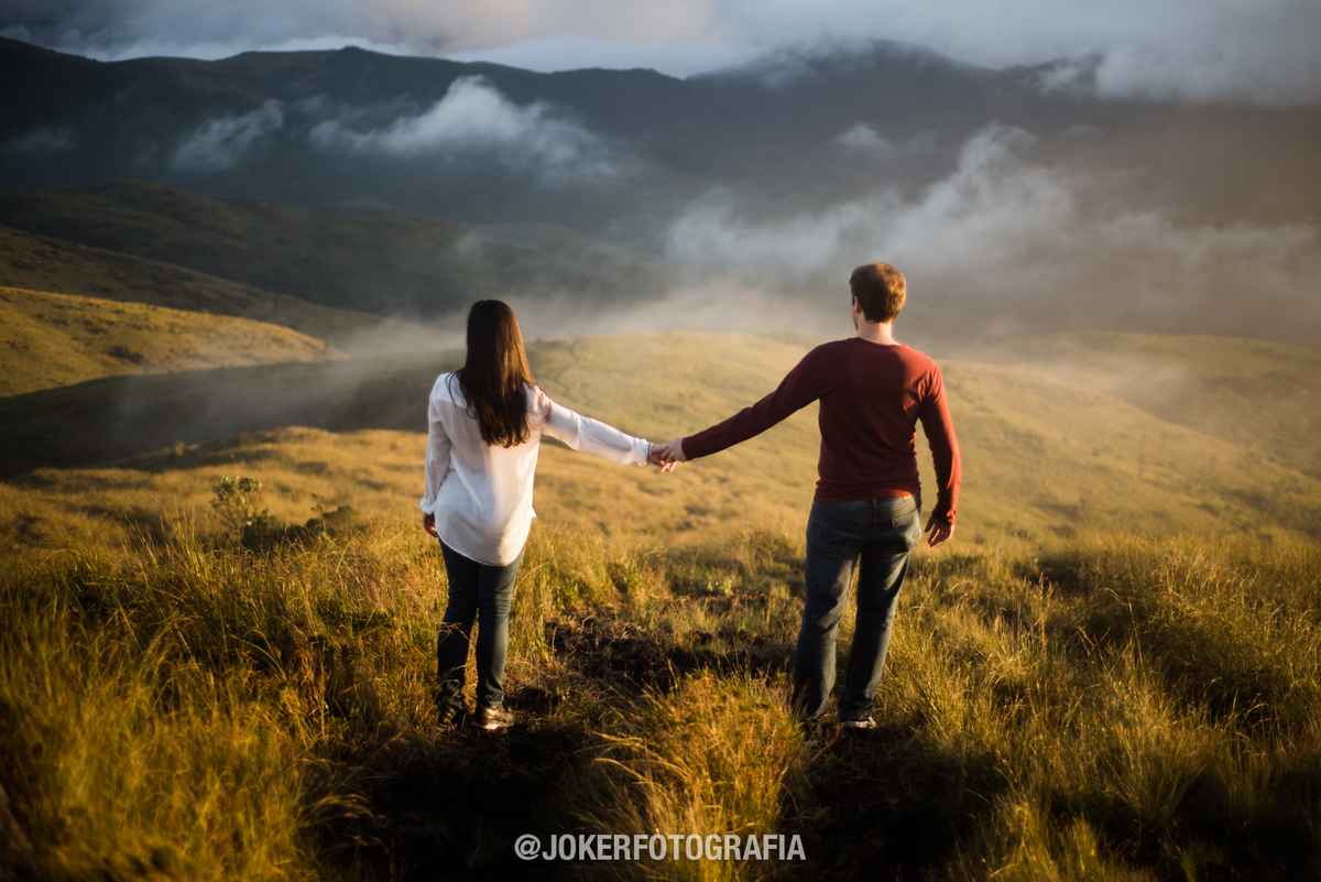 ensaio pré casamento na montanha feito no morro dos perdidos em guaratuba com os melhores fotógrafos