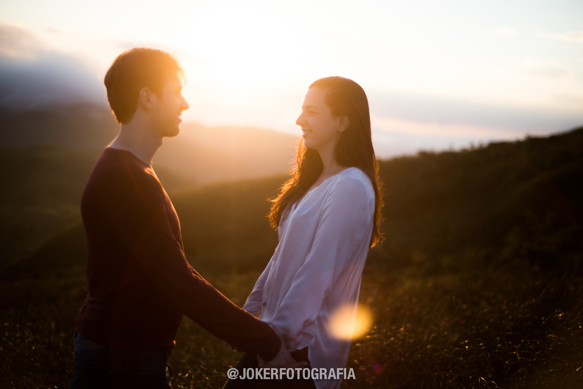 fotógrafo de casamento em curitiba faz ensaio de noivos na montanha