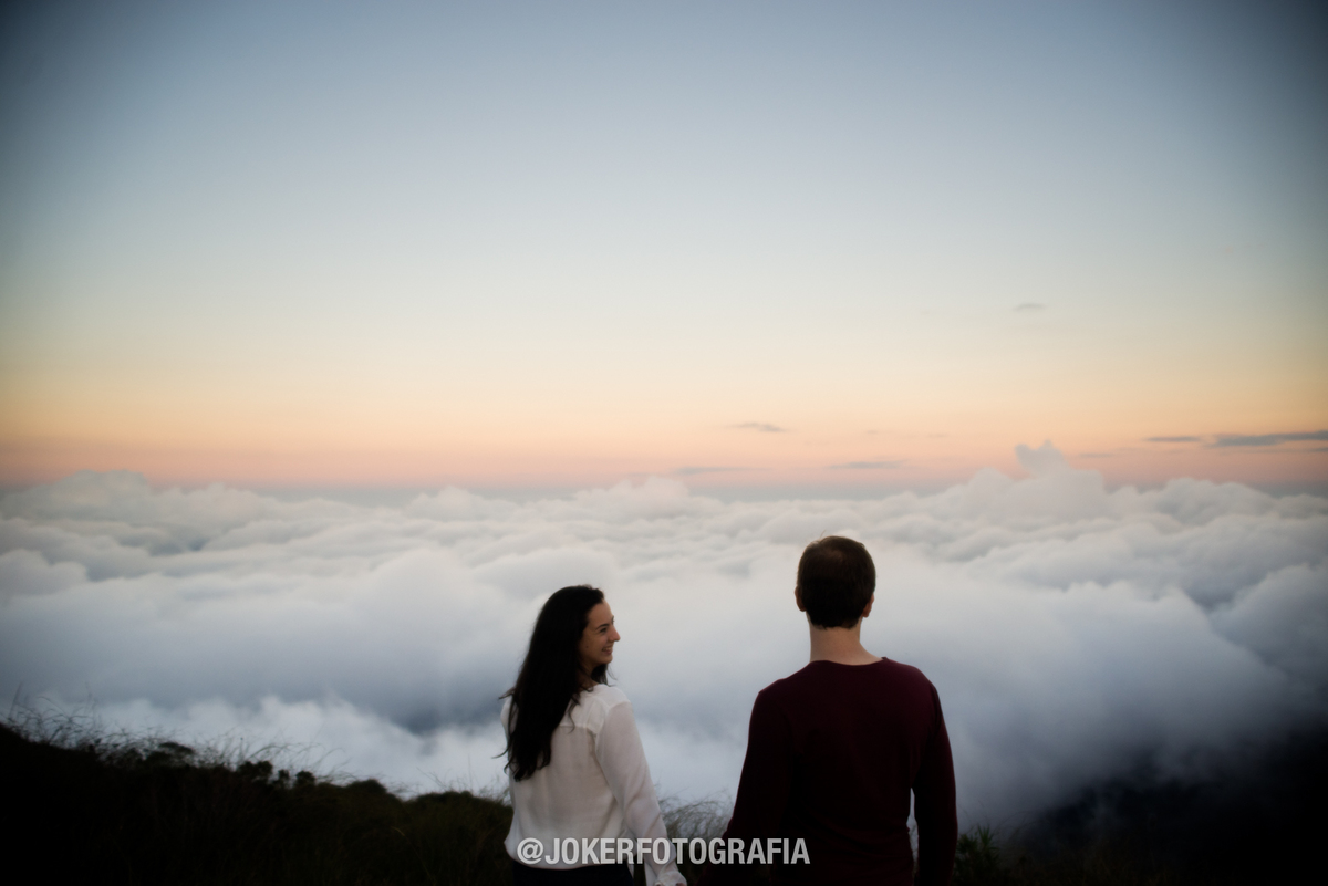 fotógrafo de casamento em curitiba faz ensaio de noivos na montanha