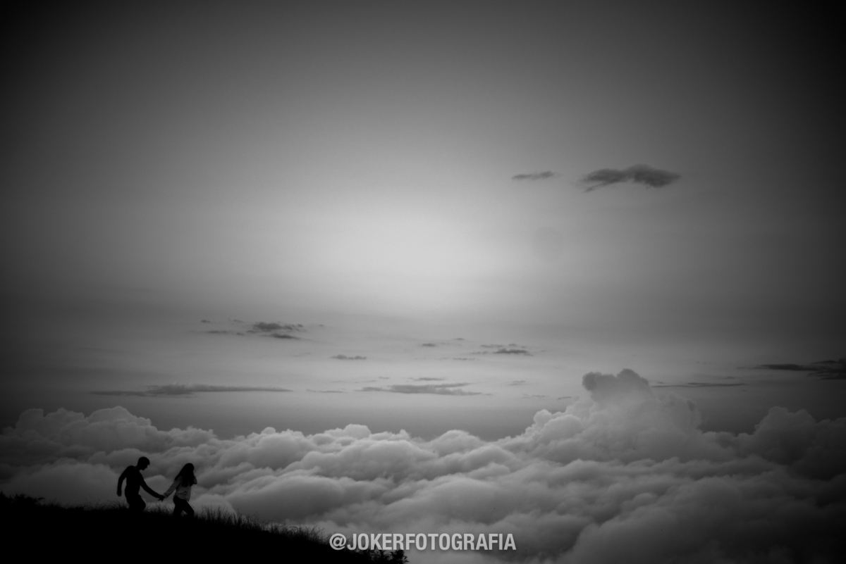 melhores fotógrafos de curitiba fotografam acima das nuvens com paisagem natural na montanha
