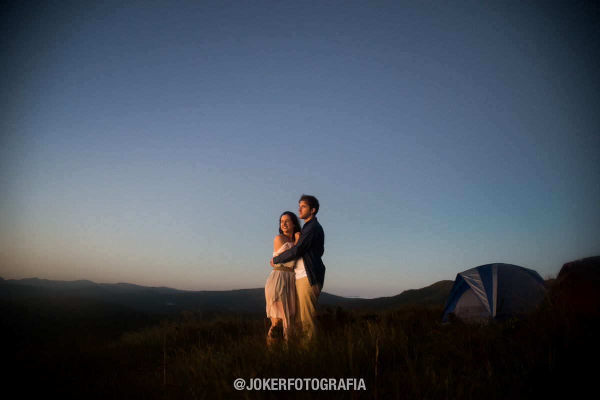fotógrafo de casamento em curitiba faz ensaio de noivos na montanha