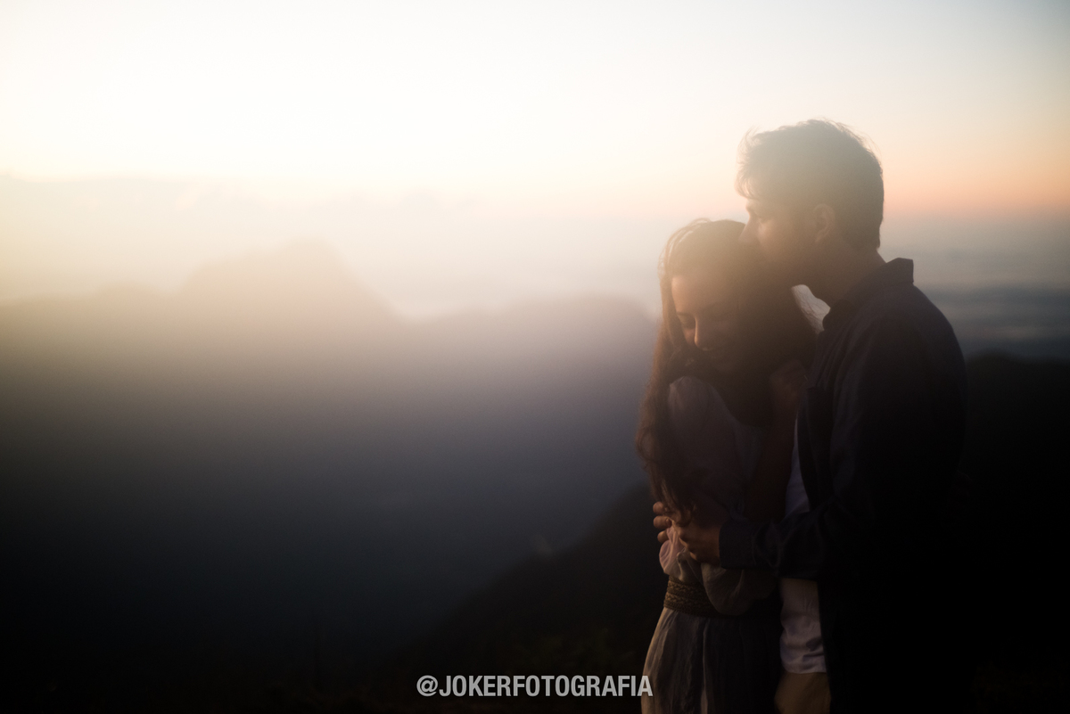 fotógrafo de casamento em curitiba faz ensaio de noivos na montanha