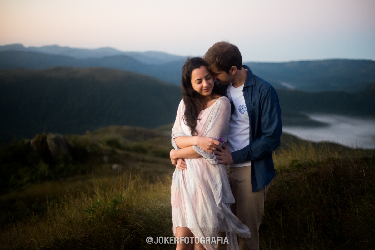 fotógrafo de casamento em curitiba faz ensaio de noivos na montanha
