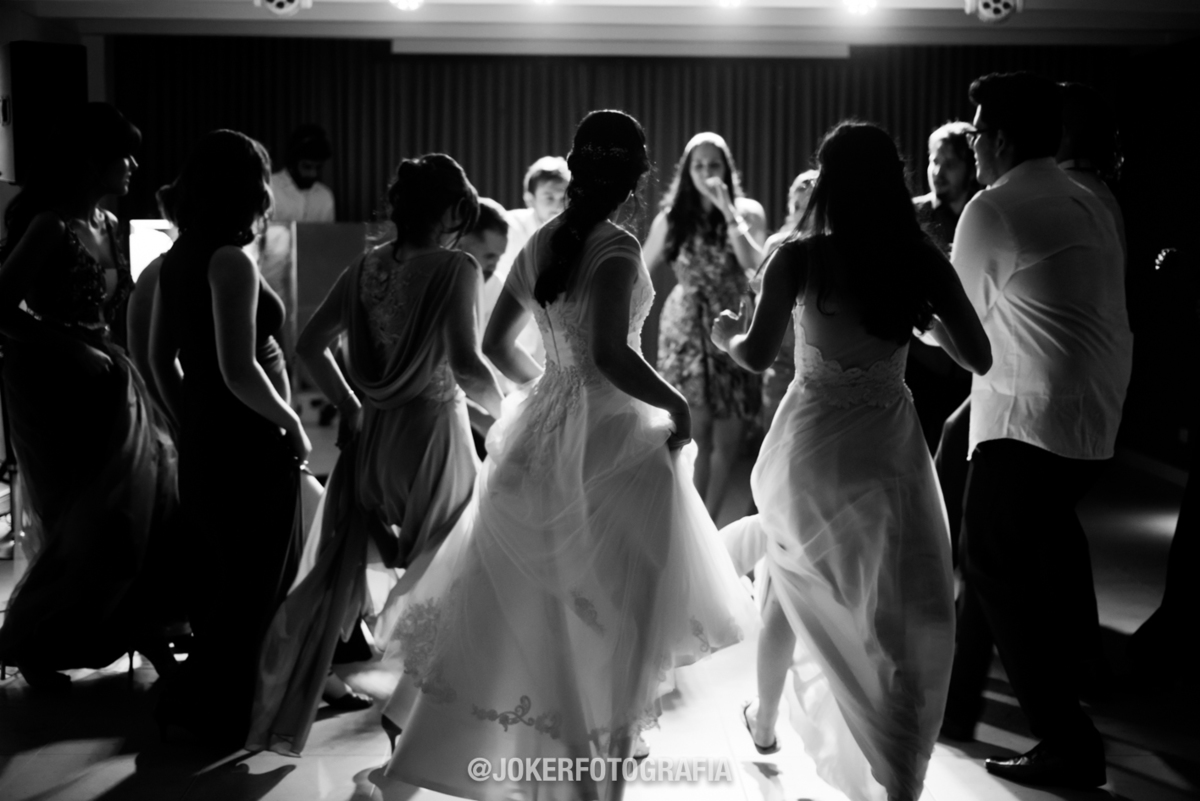 roda de cassino no casamento quando os noivos e os padrinhos fazem dança de salão