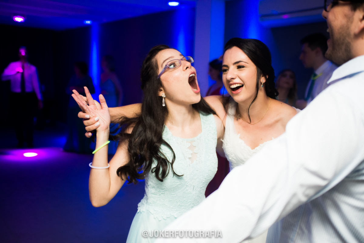 fotógrafo de casamento faz retratos divertidos no casamento