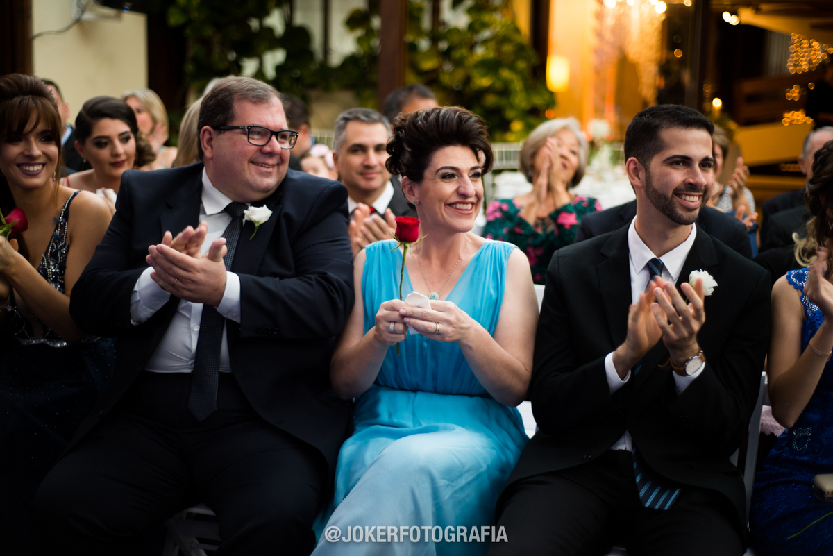 fotógrafo capta reação da família na entrada da noiva