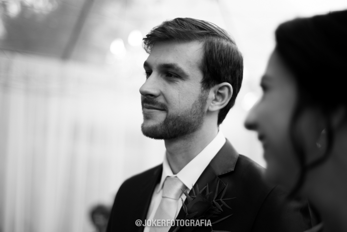 fotógrafo capta emoção do noivo chorando