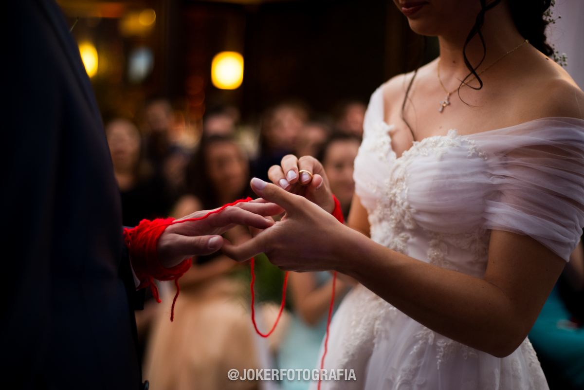 fotógrafo de casamento em curitiba faz casamento temático inspirado em lenda japonesa do fio vermelho