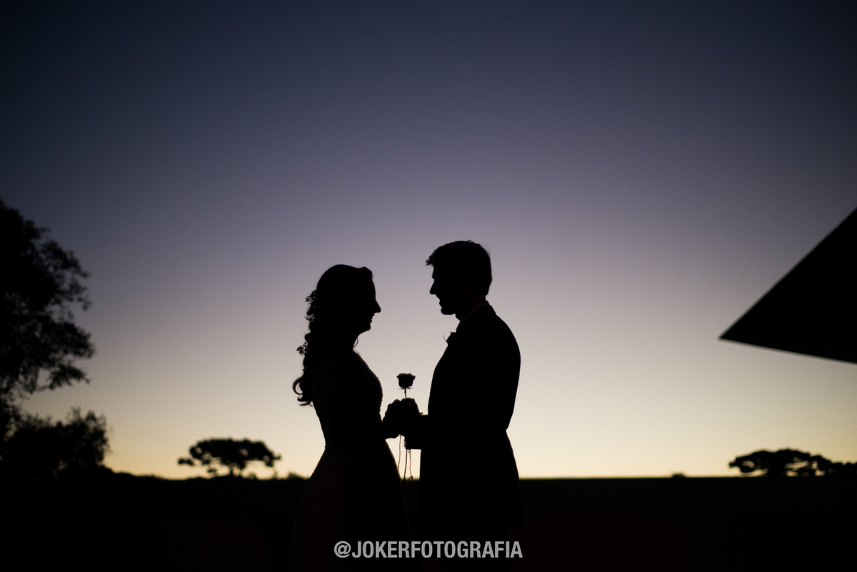 fotógrafo de casamento em curitiba faz fotos dos noivos após a cerimonia