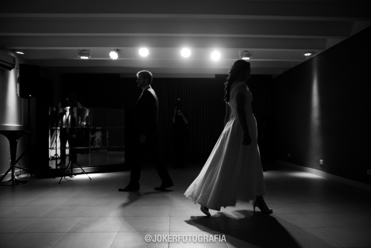 dança dos noivos misteriosa e diferente