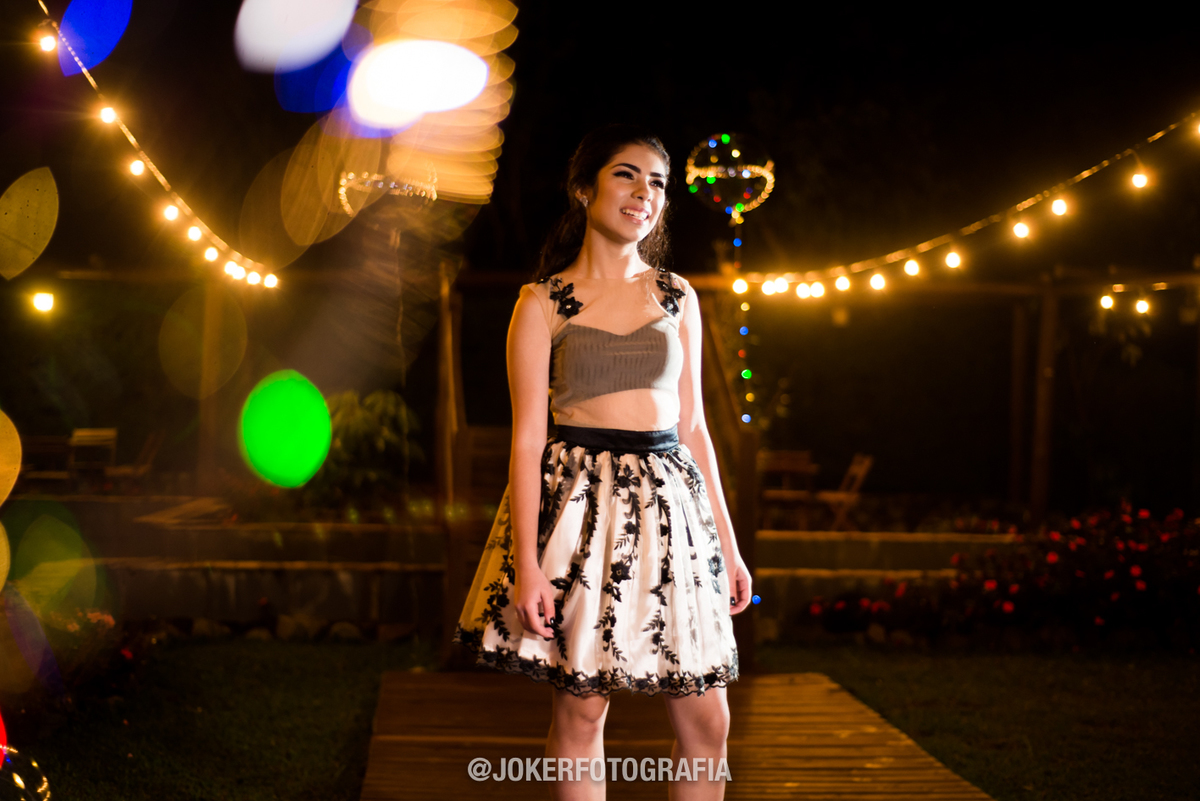 decoração de festa de 15 anos diy com varal de luzes