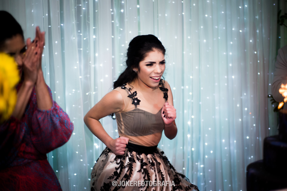 fotógrafo que faz fotos espontâneas para festa de 15 anos