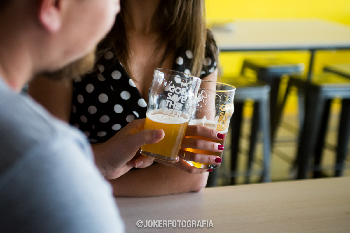 ensaio de casamento na cervejaria god save the beer