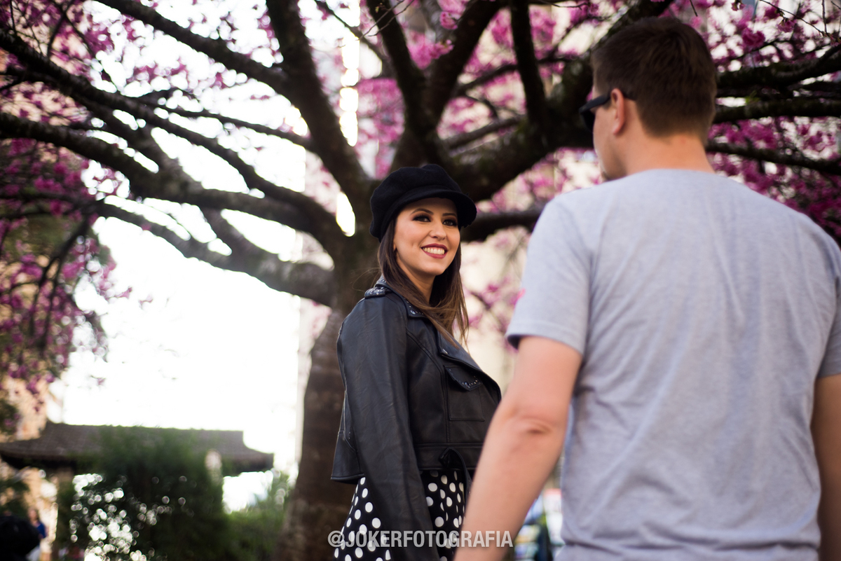ensaio de casal com cerejeiras em curtiitba