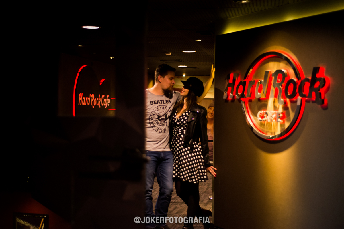 ensaio de casal de noivos no hard rock cafe em curitiba fotógrafo de pre wedding