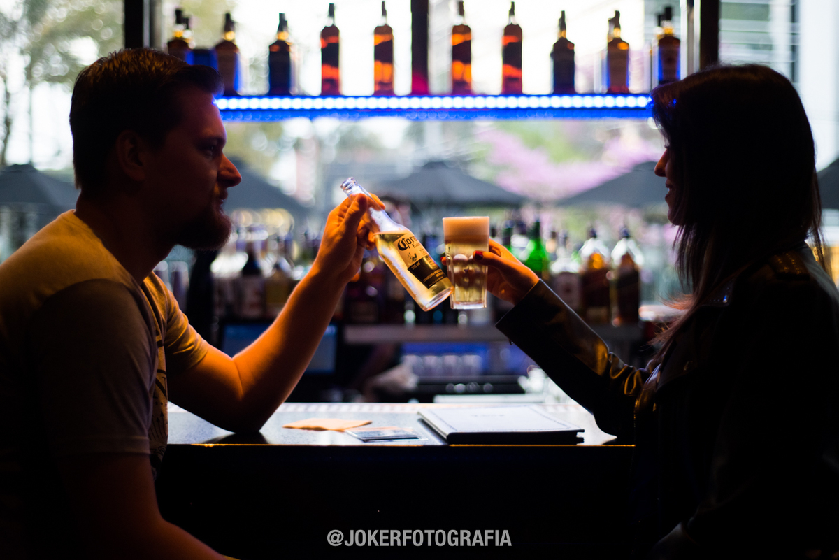ensaio de casal no bar