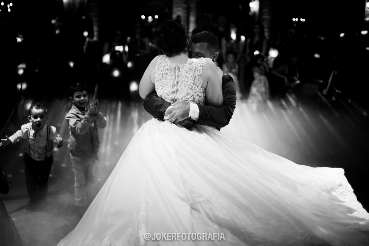 vestido de noiva rodado para dança dos noivos
