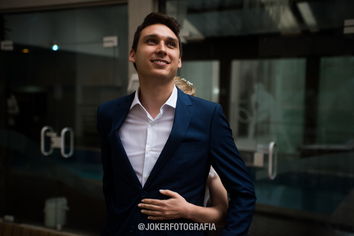 fotógrafo de curitiba faz first look no casamento no prédio dos noivos
