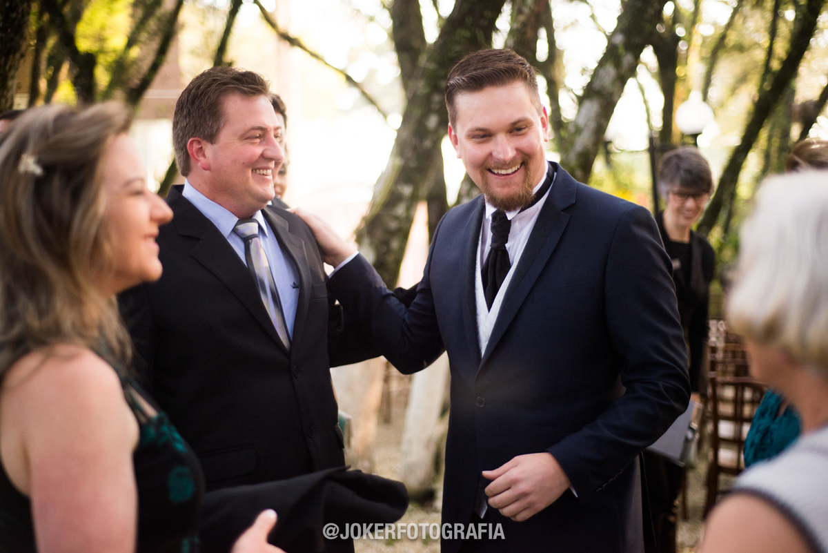 o noivo precisa chegar antes na cerimonia de casamento para cumprimentar os convidados