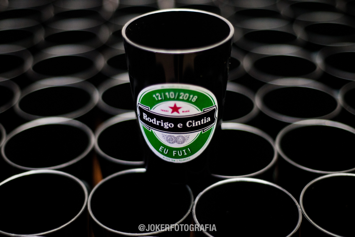 copo personalizado heineken com o nome dos noivos para festa de casamento