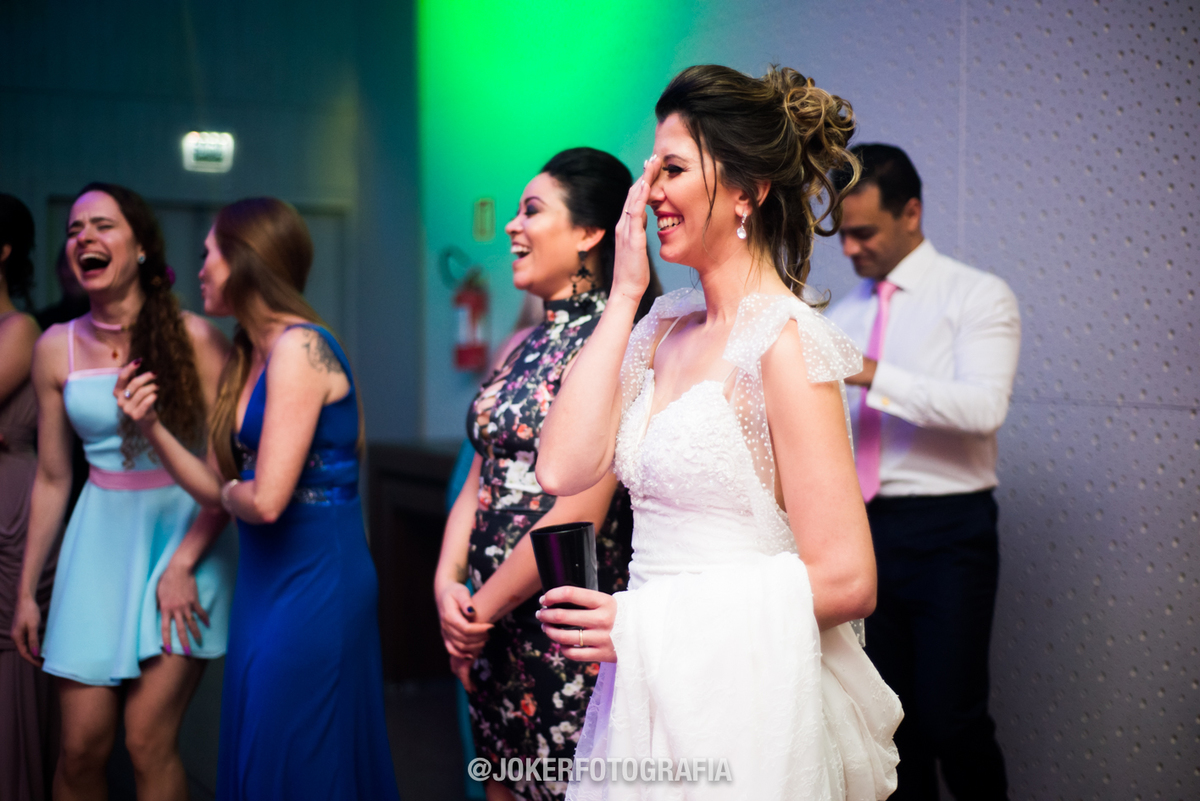 noiva ao acredita no que o noivo fez na pista de dança