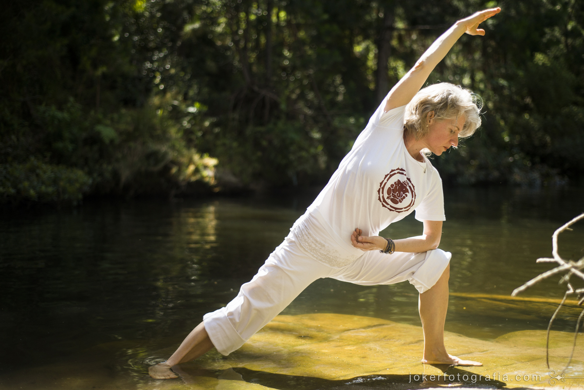 ensaio de yoga na natureza com fotos profissionais em curitiba
