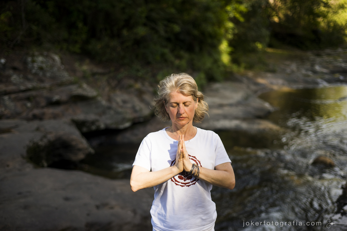 fotógrafo em curitiba faz ensaio da professora de yoga yone trevisan