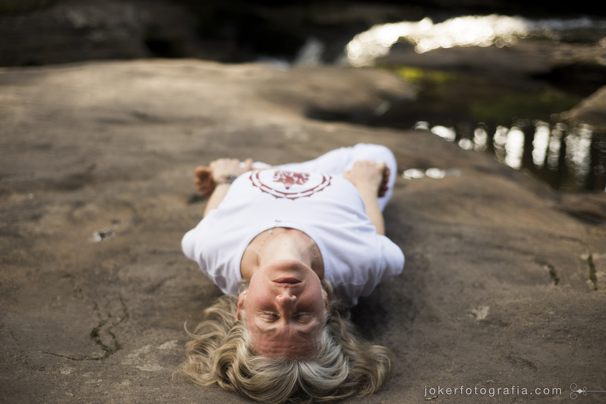 fotógrafo em curitiba faz ensaio da professora de yoga yone trevisan