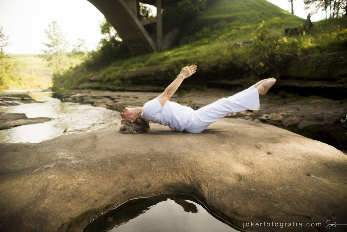 fotógrafo em curitiba faz ensaio da professora de yoga yone trevisan