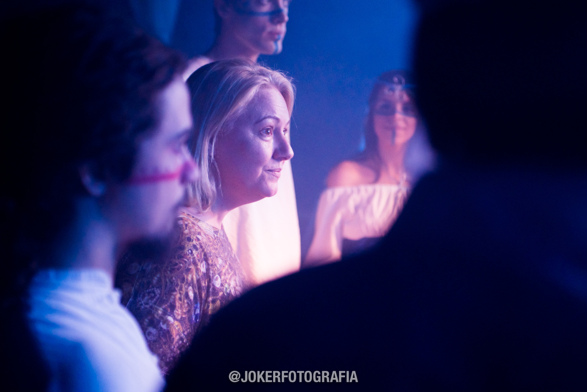 Preparação dos atores e direção da peça por Simone Hidalgo no teatro Cena Hum em Curitiba