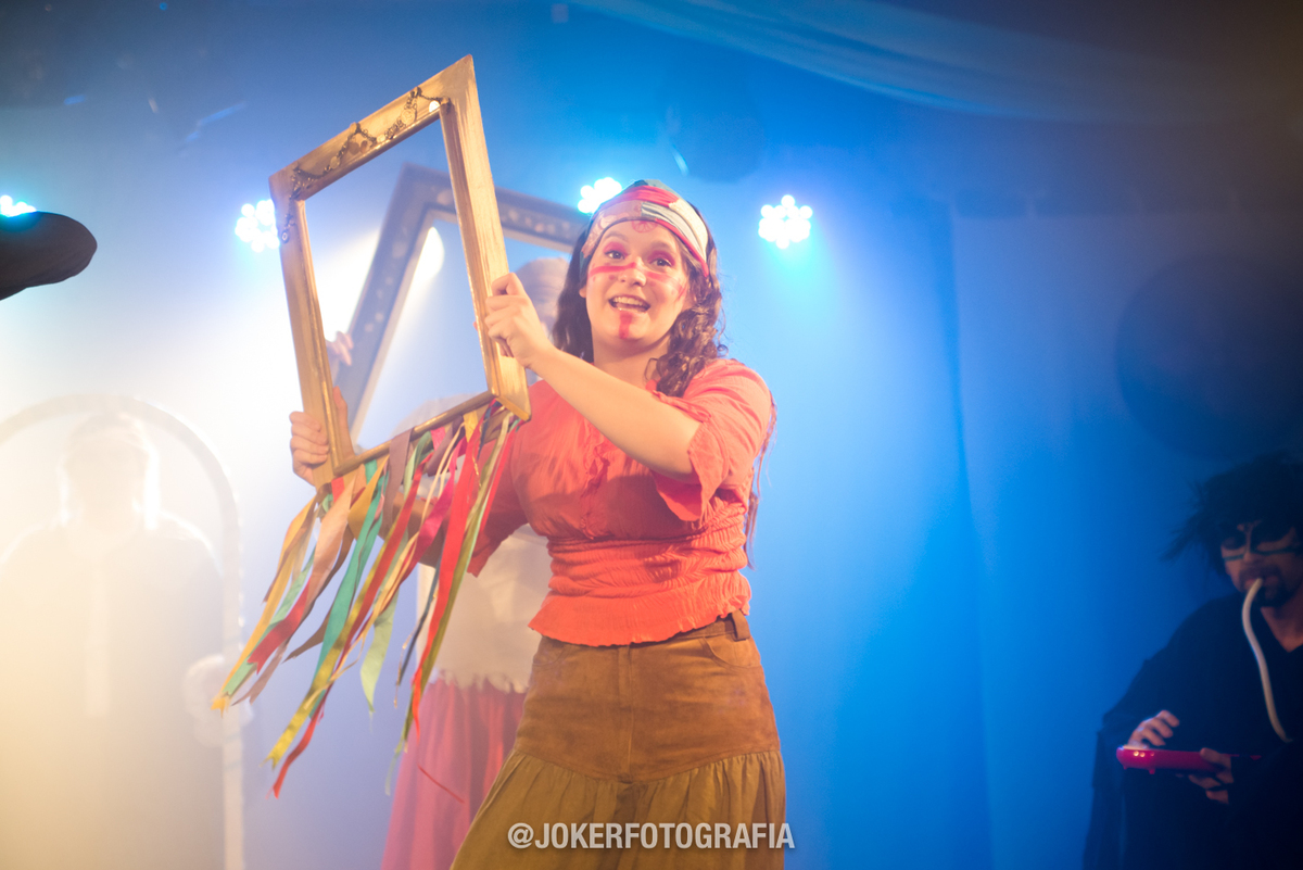 Ágata Marques Tatá Gomes na peça Ecos em Cristalle fotos oficiais no cena hum