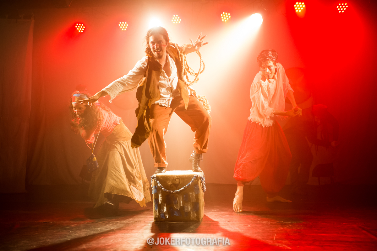 ator Hiago Padilha na peça teatral do cena hum em curitiba pelos fotógrafos profissionais